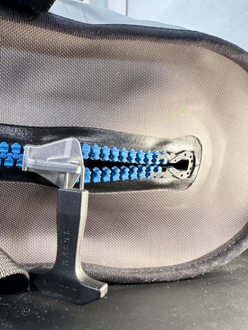YETI® HOPPER 30 SHOULDER CARRY SOFT COOLER - Picture 5 of 14